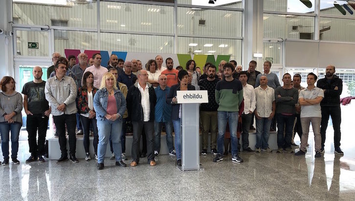 Intxaurrandieta y Errazkin han comparecido arropados por cargos de EH Bildu. (@ibaiazparren)