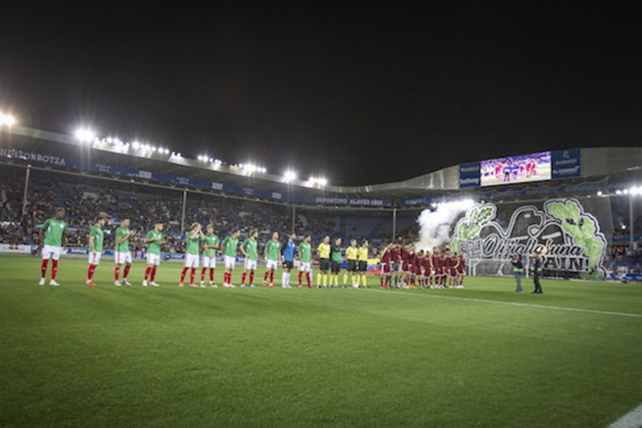 Euskal Selekzioa eta Venezuela, partida hasi aurretik.  (Endika PORTILLO/FOKU)