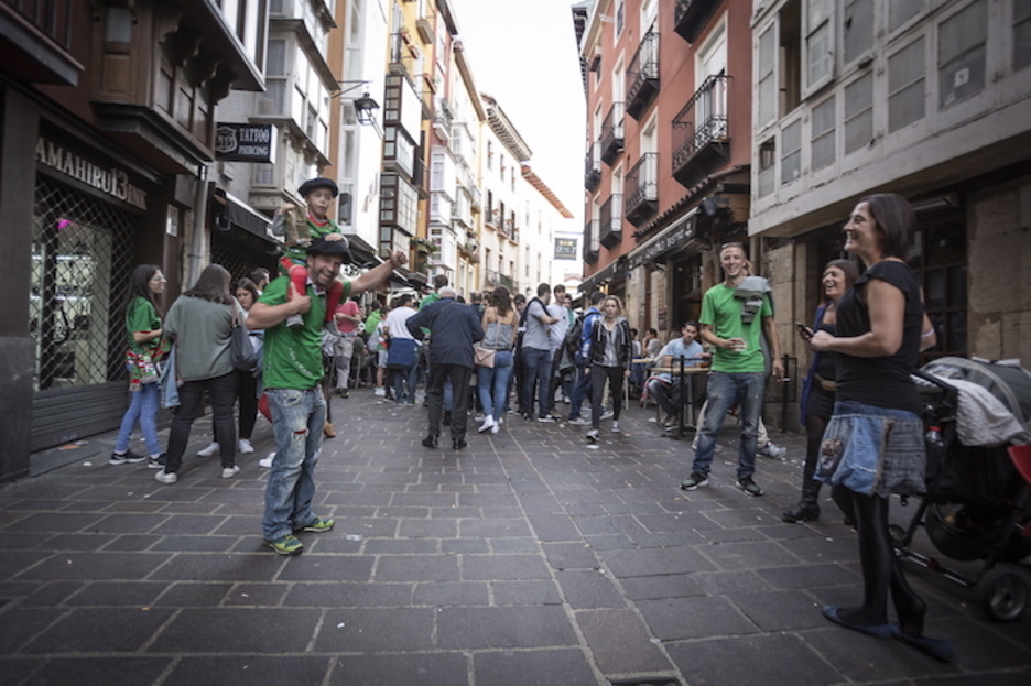 Giro bikaina jarri dute Gasteizko kaleetan euskal zaletuek.  (Endika PORTILLO/FOKU)