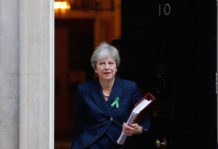 Theresa May, a las puertas del 10 de Downing Street. (Adrian DENNIS/AFP)