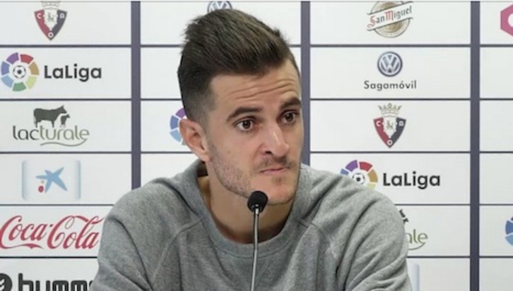 Juan Villar, en su comparecencia ante los medios. (OSASUNA)