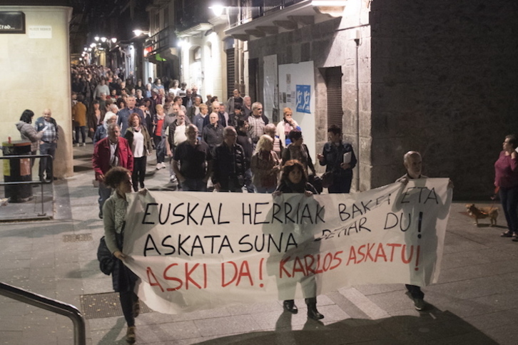 Manifestación en Hernani para denunciar el encarcelamiento de Apeztegia. (Gorka RUBIO/FOKU)