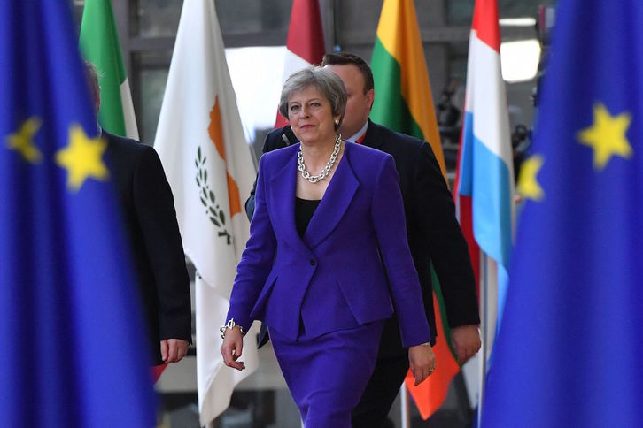 Theresa May, a su llegada a la segunda jornada de la cumbre en Bruselas. (Emmanuel DUNAND / AFP)