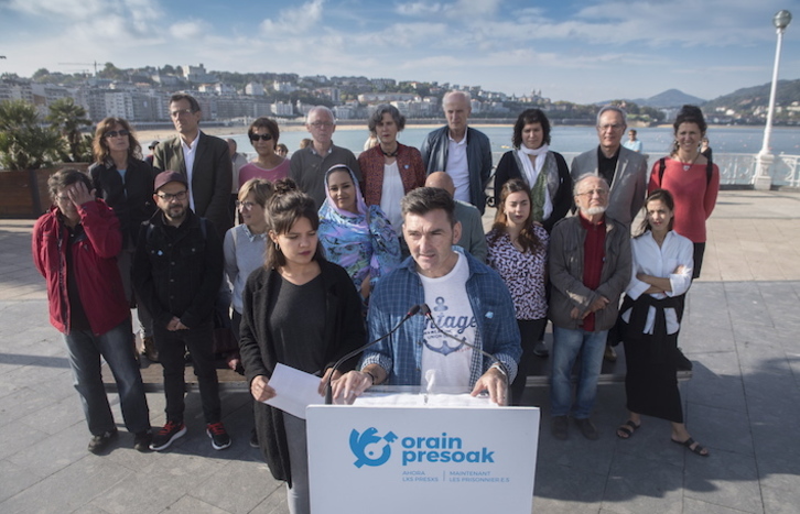 Orain Presoak dinamikako kideen agerraldi bat, Donostian. (Jon URBE/FOKU)