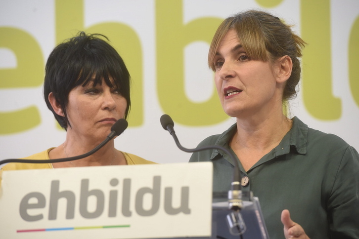Maddalen Iriarte y Nerea Kortajarena han desgranado su propuesta económica. (FOKU)