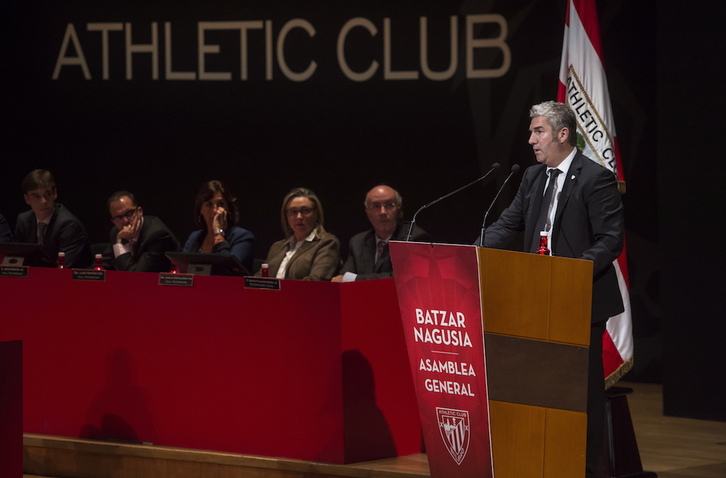 Josu Urrutia, durante su intervención ante la Asamblea. (Marisol RAMÍREZ / FOKU)