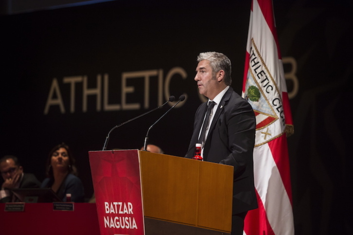 Urrutia durante su alocución en la asamblea de compromisarios. (Marisol RAMIREZ / FOKU)
