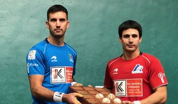 Mikel Urrutikoetxea y Julen Retegi, en la elección de material. (asegarce.com)