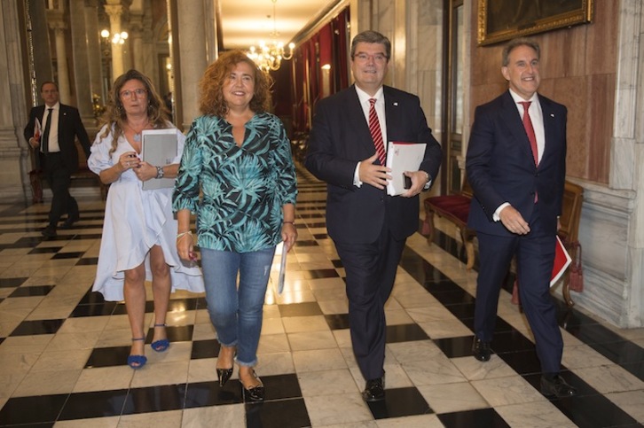 Integrantes del Gobierno municipal se dirigen a una sesión plenaria. Monika del VALLE | FOKU