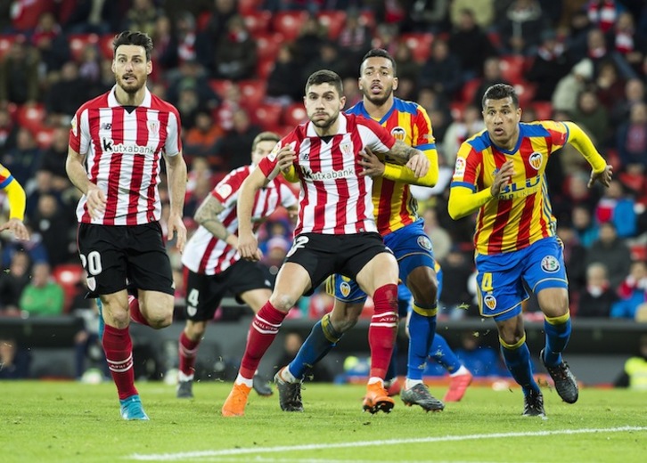 Enfrentamiento entre Athletic y Valencia en la temporada 17/18 (Luis JAUREGIALTZO/FOKU)2017/18