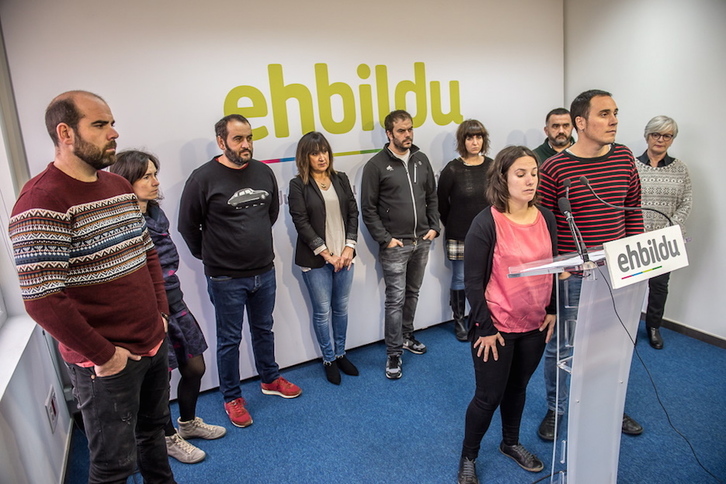 Alcaldes y alcaldesas de EH Bildu en Bizkaia, durante su comparecencia sobre política forestal. (Marisol RAMÍREZ / FOKU)