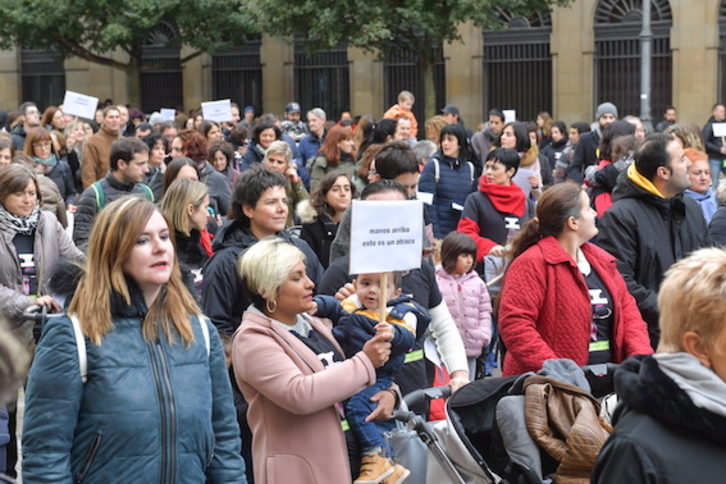 Imagen de archivo de una manifestación de las madres por las calles de Iruñea. (Idoia ZABALETA/FOKU)