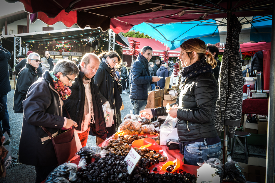 Les rues du village se sont transformées en foire gastronomique. ©IMIQUELESTORENA