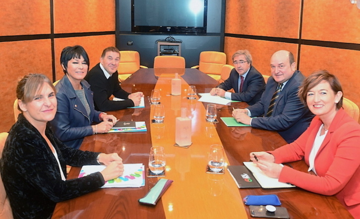 Delegaciones de PNV y EH Bildu se han reunido en Sabin Etxea. (FOKU)