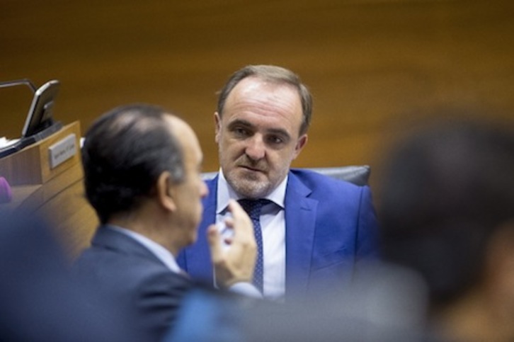 Esparza señala que Navarra Suma seguirá buscando acuerdos, en una referencia al PSN. (Iñigo URIZ/FOKU)