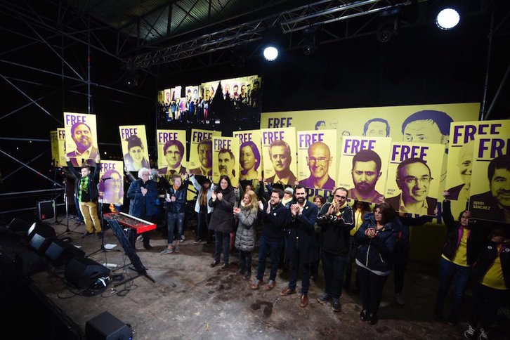 Acto por los presos políticos catalanes que ha tenido lugar en la cárcel de Lledoners. (@Esquerra_ERC)