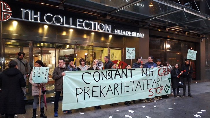 Protesta de la camareras de pisos ante el Hotel Nervión. (@ELAsindikatua)