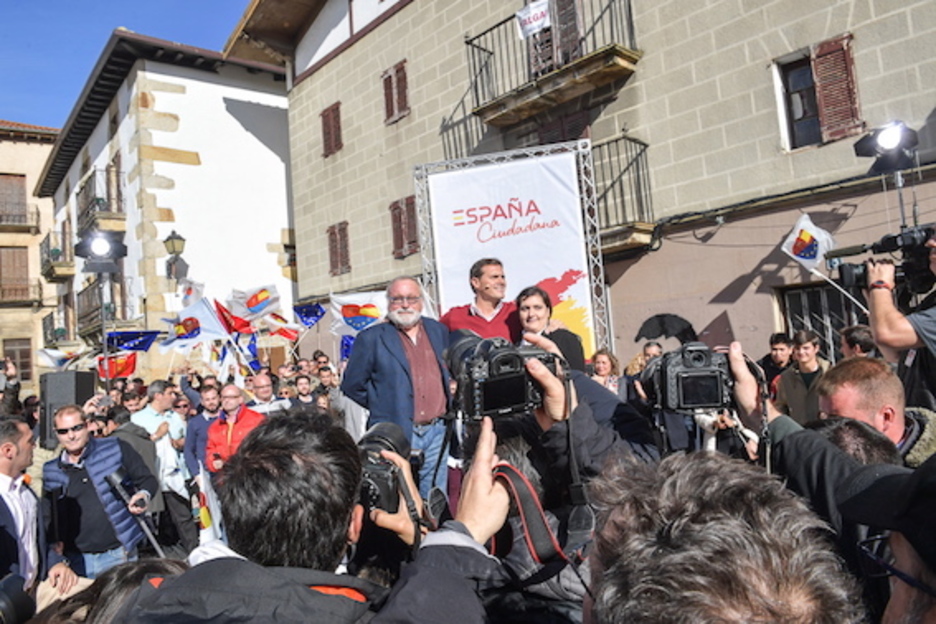 Savater eta Rivera izan dira gaurko protagonista nagusiak. (Idoia ZABALETA/FOKU) Savater eta Rivera izan dira gaurko protagonista nagusiak. (Idoia ZABALETA/FOKU)