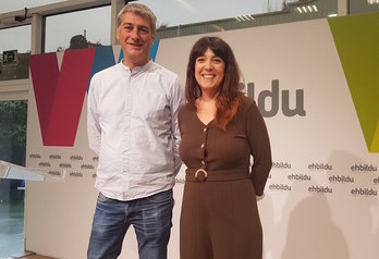 Oskar Matutek eta Oihana Etxebarrietak aurkeztu dute abenduaren 6ko manifestazioa. (@ehbildu)