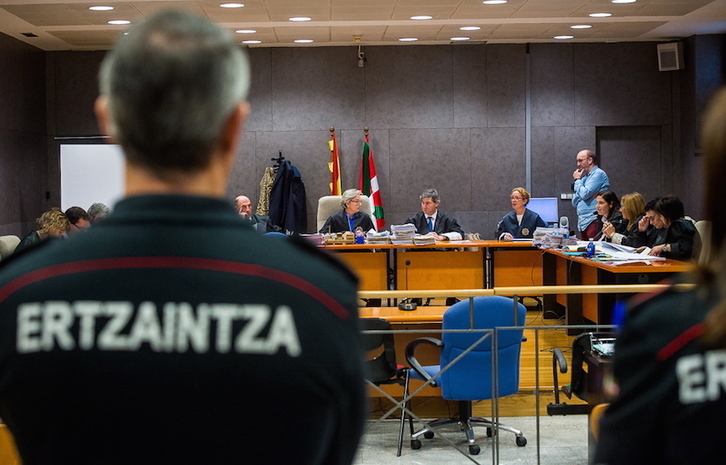 Penúltima sesión del juicio por la muerte de Iñigo Cabacas. (Luis JAUREGIALTZO/FOKU)