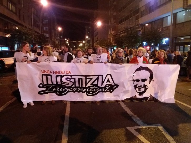 Cabecera de la marcha, con la presencia del padre y la madre de Iñigo Cabacas. (@goikodeustu)