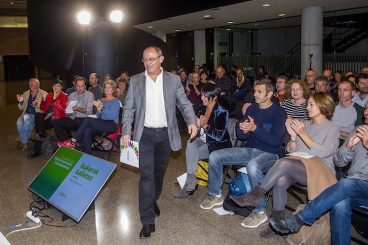 Juan Karlos Izagirre ha presentado las primeras propuestas de su programa en el edificio Orona, en Hernani. (Luis JAUREGIALTZO / FOKU)