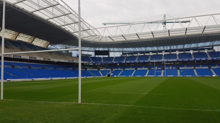 Anoeta luce palos de rugby para el encuentro entre EEUU y Samoa. (@rugbyberabera)