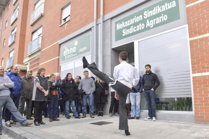 Inauguración de la nueva sede de EHNE en el barrio iruindarra de Errotxapea. (Idoia ZABALETA / FOKU)
