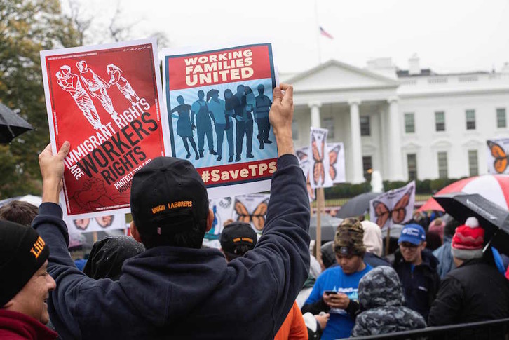 Concentración ante la Casa Blanca en defensa del  Temporary Protected Status (TPS). (NICHOLAS KAMM / AFP)