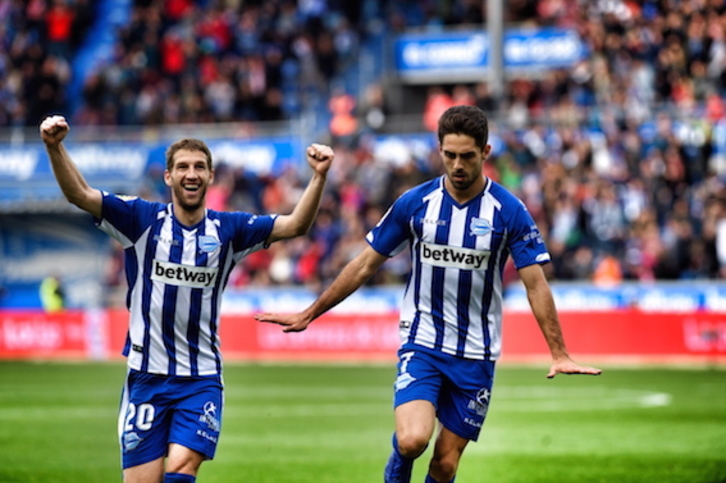 Sobrino celebra con Darko el gol de la victoria. (FOKU)