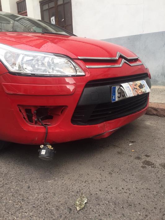 Estado en el que quedó el coche tras el accidente. (NAIZ.EUS)