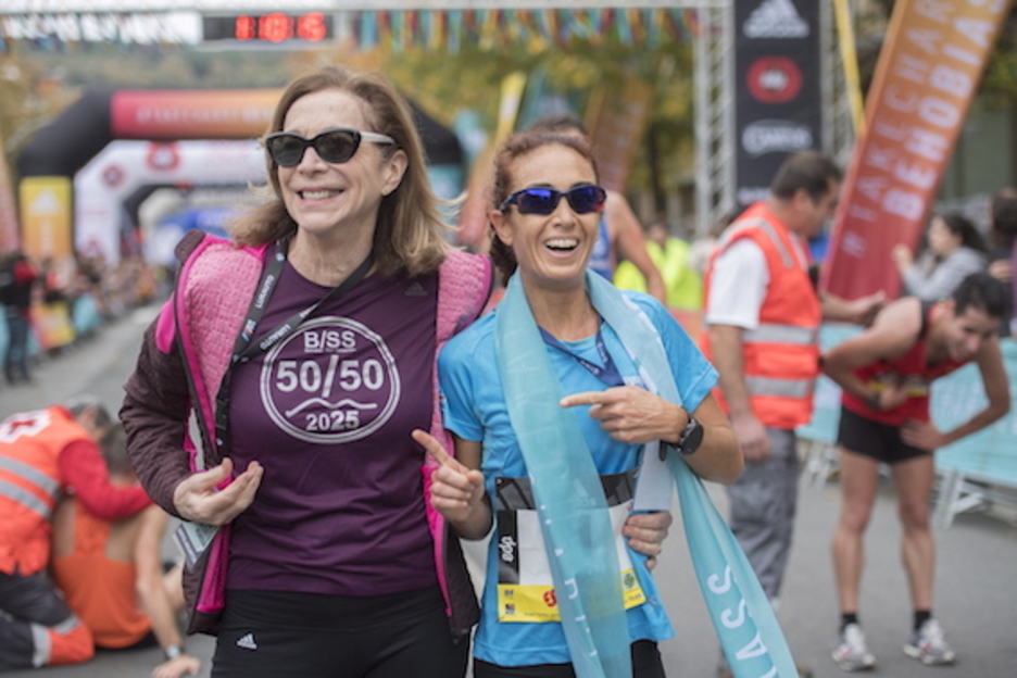 Mararoia egin zuen lehenengo emakumea, gaurko garailearekin. (Juan Carlos RUIZ/FOKU)