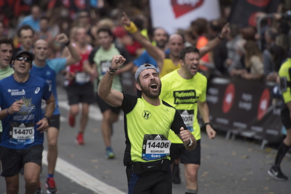 Bulebarrera iristea futbolean gol bat sartzea bezala ospatzen denean. (Juan Carlos RUIZ/FOKU)