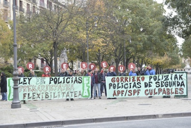 Concentración de ELA contra la Ley de Policías de Nafarroa. (Idoia ZABALETA/FOKU)