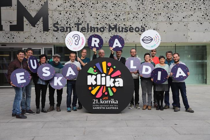 Korrikako antolatzaileek Euskaraldiarekin bat egin dute. (Korrika)