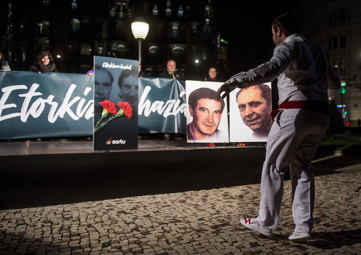 Aurresku en homenaje a Brouard y Muguruza. (Luis JAUREGIALTZO / FOKU)