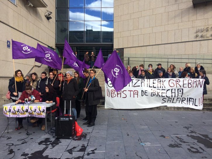 El movimiento feminista de Euskal Herria ha comparecido en Donostia. (@dfeministak)