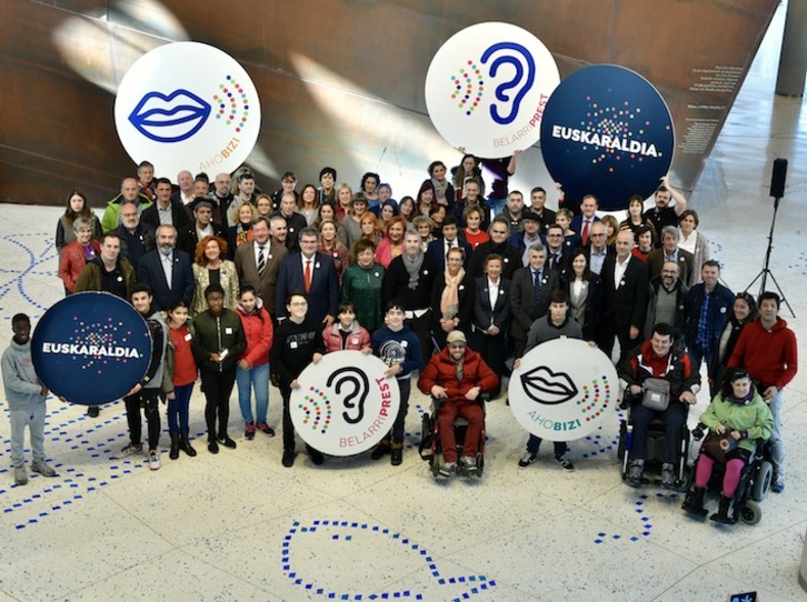 Euskaraldiari hasiera emateko ekitaldia Bilbon. (BILBOKO UDALA).