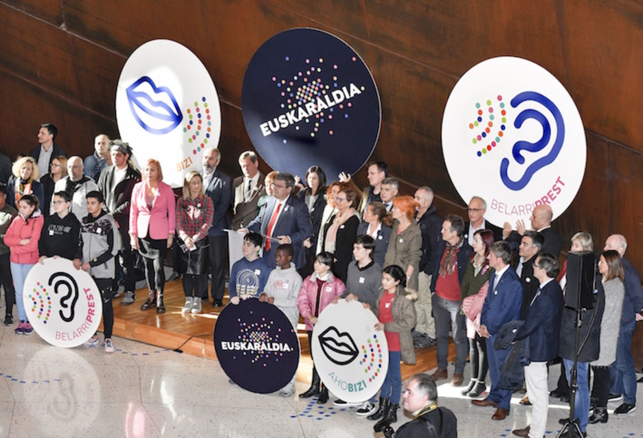 Euskaraldiari hasiera emateko ekitaldia egin dute hainbat arlotako eragileek Bilboko Euskalduna Jauregian. (BILBOKO UDALA) Euskaraldiari hasiera emateko ekitaldia egin dute hainbat arlotako eragileek Bilboko Euskalduna Jauregian. (BILBOKO UDALA)