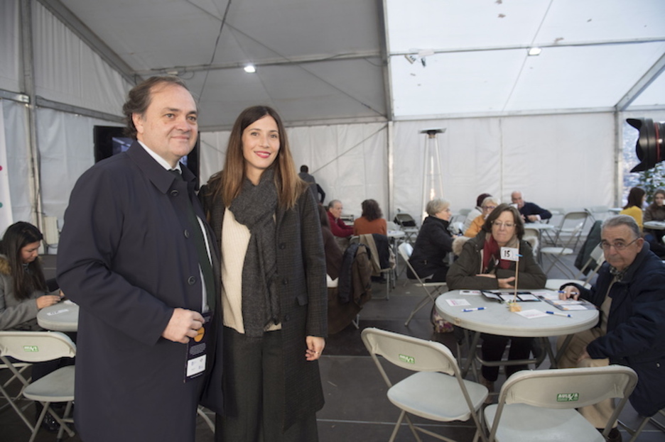 Realeko presidentea, Jokin Aperribay, Barbara Goenaga aktorearekin Donostiako Mintzodromoan. (Juan Carlos RUIZ/FOKU) Realeko presidentea, Jokin Aperribay, Barbara Goenaga aktorearekin Donostiako Mintzodromoan. (Juan Carlos RUIZ/FOKU)