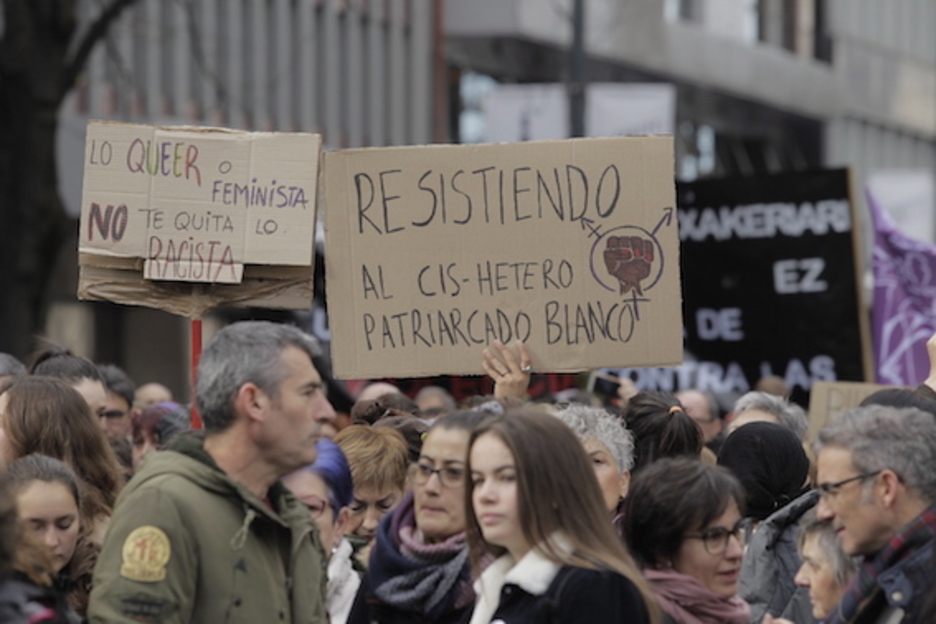 Lelo ezberdinak, Bilboko manifestazioan. (Iñigo URIZ/FOKU)