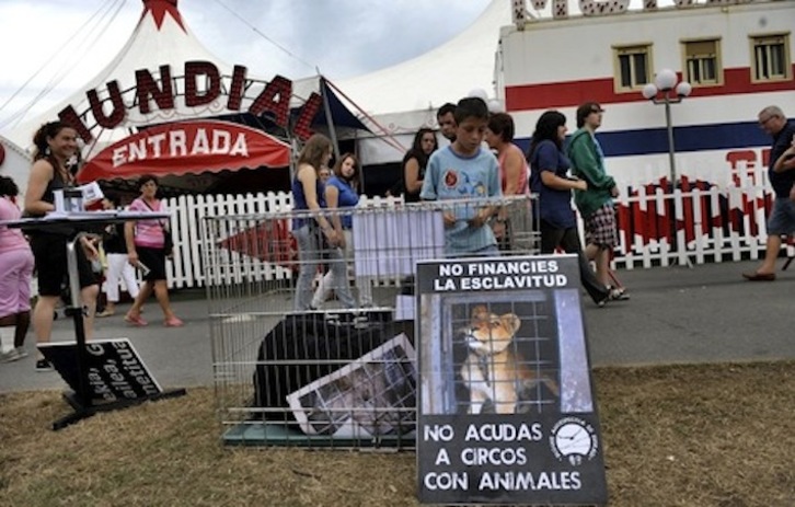 Foto de archivo de una protesta frente al Circo Mundial. (Marisol RAMIREZ/FOKU). 