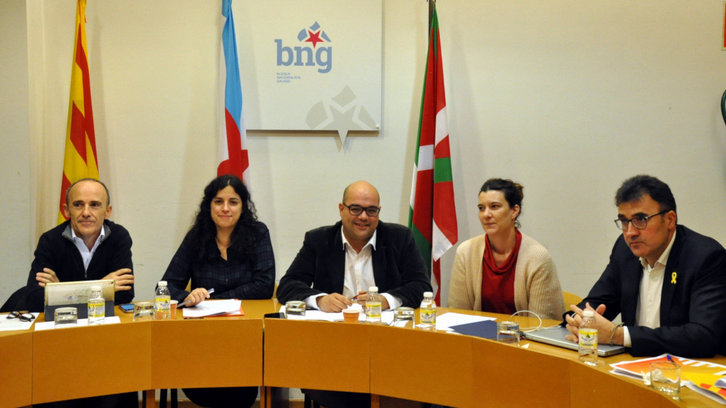 Delegaciones de EH Bildu, ERC y BNG en una renión que mantuvieron en Santiago de Compostela. (BNG)