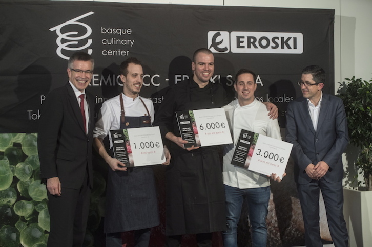 Foto de familia de los galardonados. (Jon URBE/FOKU)