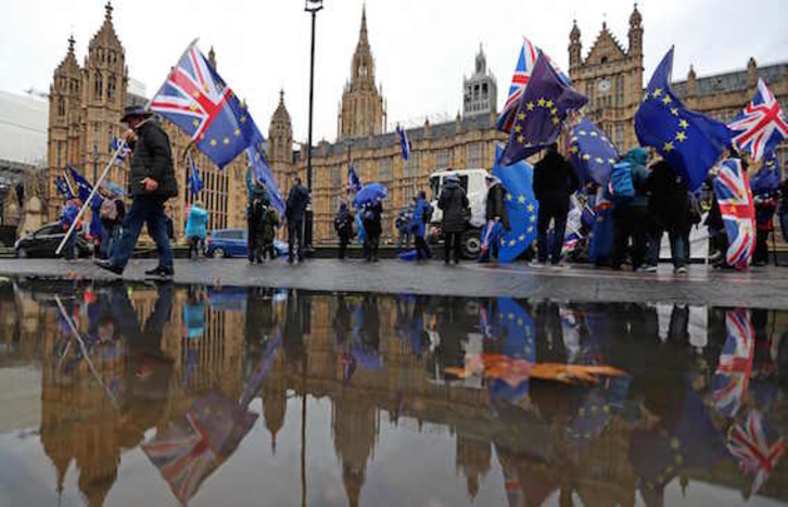 La pelota sigue en el tejado de Westminster, cada vez con menos tiempo. (Daniel LEAL-OLIVAS/AFP)