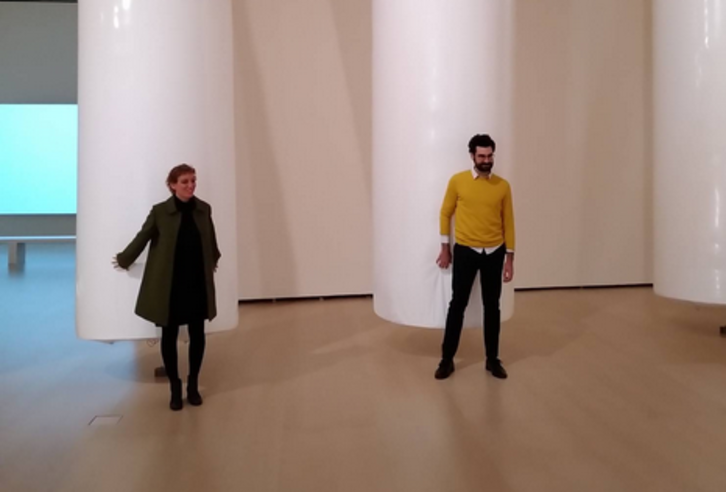 Las columnas flotantes de 5 metros de MAIO. (Guggenheim Bilbao).