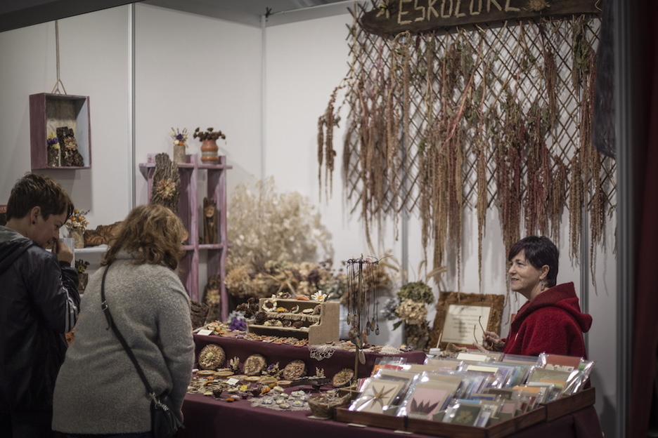 El mercado de artesanía también ha abierto sus puertas este miércoles. (Marisol RAMÍREZ / FOKU) 