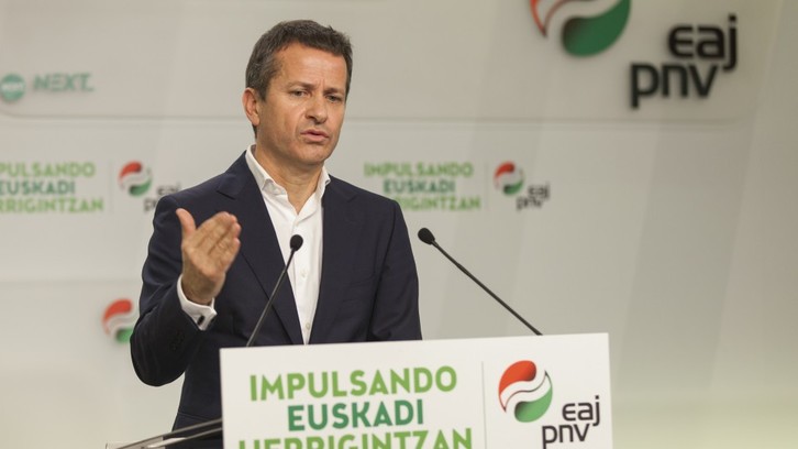 Espainiar Konstituzioaren 40. urteurrenaren harira, Jokin Bildarratzek, EAJren senatariak, prentsaurrekoa eskaini du. (EAJ)