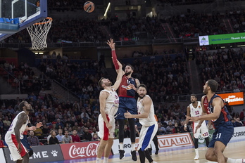 Poirier lanza a canasta. (Endika PORTILLO / FOKU)