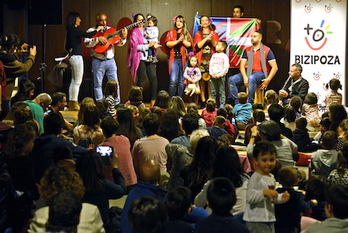 Bizipoza elkartearen ekitaldia.